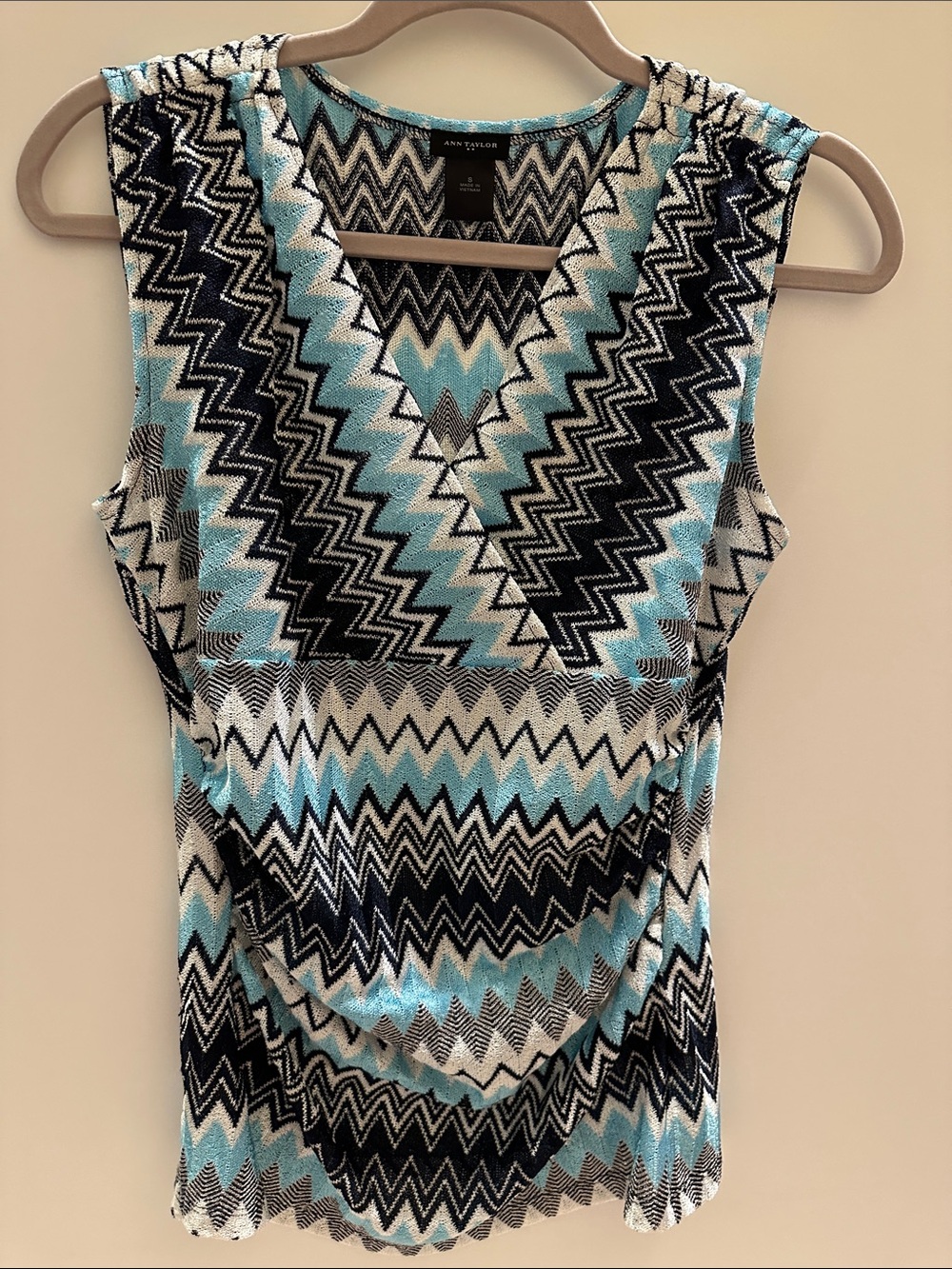 Ann Taylor Sleeveless Chevron Print V-Neck Top in Turquoise and Black